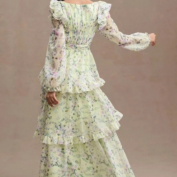 Mac Duggal Tiered A-Line Long-Sleeve Chiffon Gown Size 6 - Picture 4 of 5